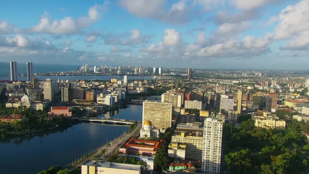 Domingo terá tempo parcialmente nublado a claro, sem chuva, na RMR e em outras regiões