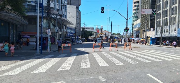 A interdição estava prevista para ocorrer na última terça-feira (20), porém, segundo informado pelo bloco à CBN Recife, houve imprevistos no carregamento e transporte dos materiais