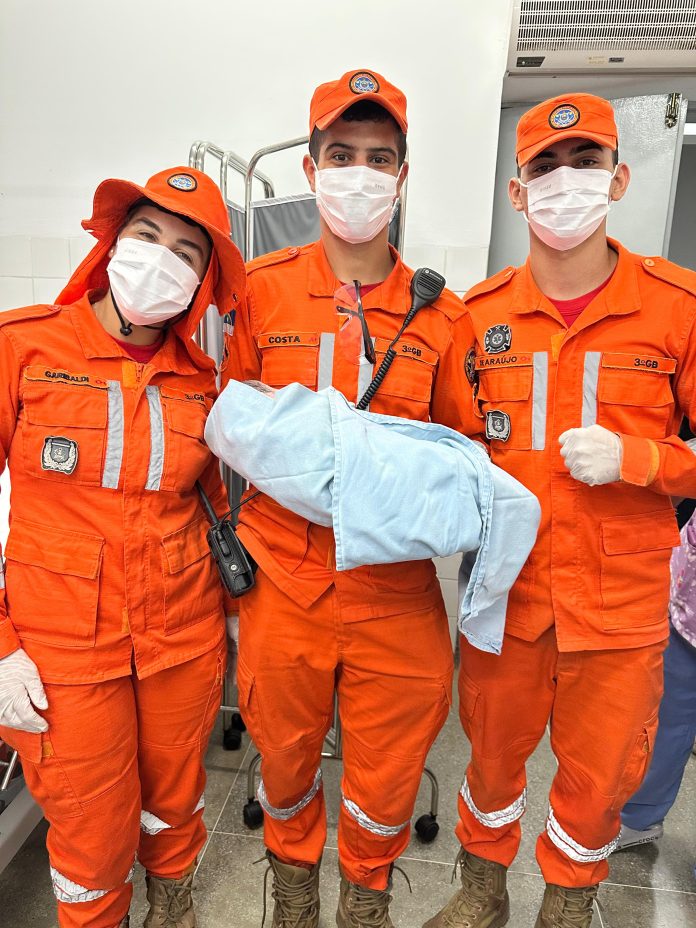 Equipe do 3º Grupamento do Corpo de Bombeiros Militar de Pernambuco (CBMPE). Foto: Cortesia/WhatsApp