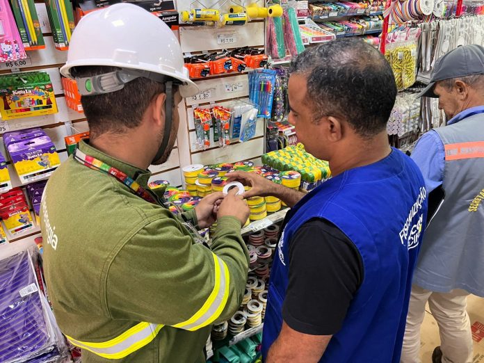 A legislação prevê apreensão da mercadoria e multa que pode chegar a R$ 10 mil para quem for flagrado vendendo o produto