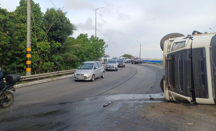 Condutor foi submetido ao teste do bafômetro, que apresentou resultado normal