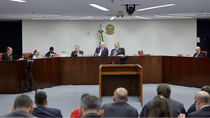 Os ministros Alexandre de Moraes, Cármen Lúcia, Cristiano Zanin e Flávio Dino votaram a favor da condenação
