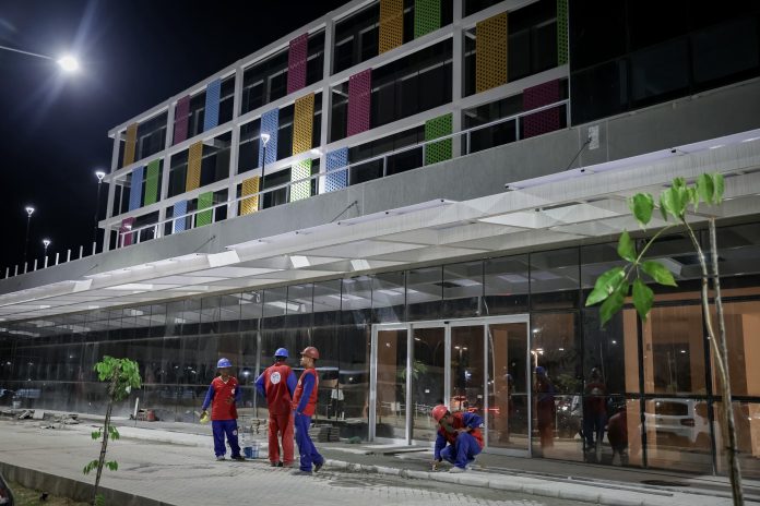 Com 60 leitos e estrutura inédita na rede municipal, a unidade será referência em cuidado integral à infância e ampliará o acesso ao atendimento pediátrico especializado, com assistência 100% custeada pelo Sistema Único de Saúde (SUS)