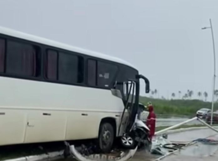 Colisão ocorreu em pista que dá acesso às praias de Porto de Galinhas e Maracaípe. Foto: Reprodução/Redes Sociais