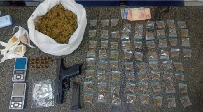 Suspeito foi detido e portava maconha e crack. Foto: Divulgação/PMPE